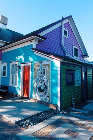 The Hostel California