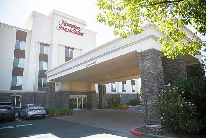 Hampton Inn & Suites Fresno