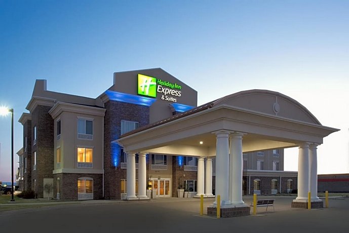 Holiday Inn Express & Suites Minot