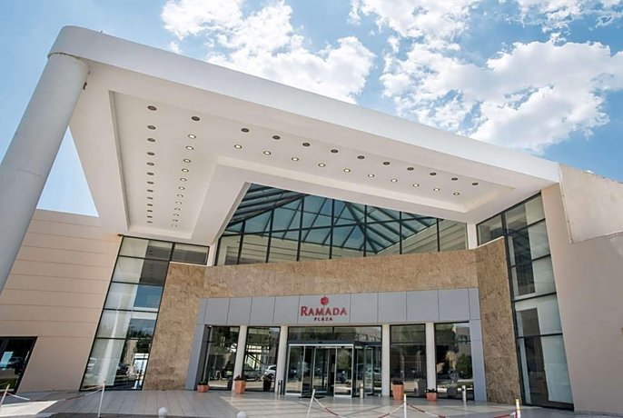 Ramada Plaza by Wyndham Thraki
