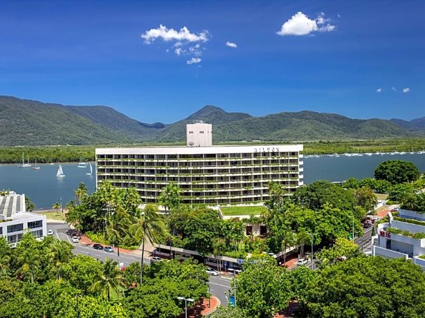 Hilton Cairns