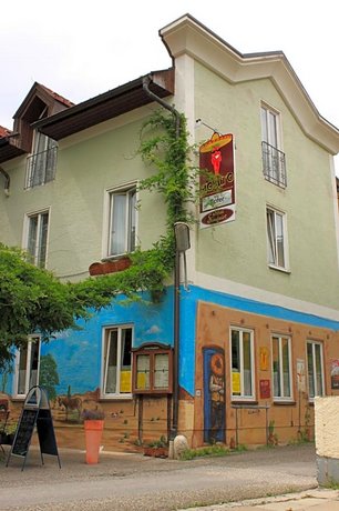 Hotel & Hostel Sandwirt