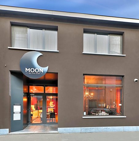 Hotel Moon