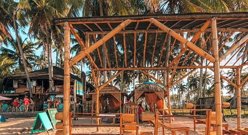 Mad Monkey Hostel Nacpan Beach