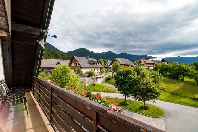 Bed & Breakfast Hisa Resje