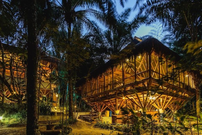 Universo Pol Bamboo Hostel