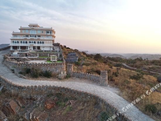 Fateh Safari Suites by Fateh Collection