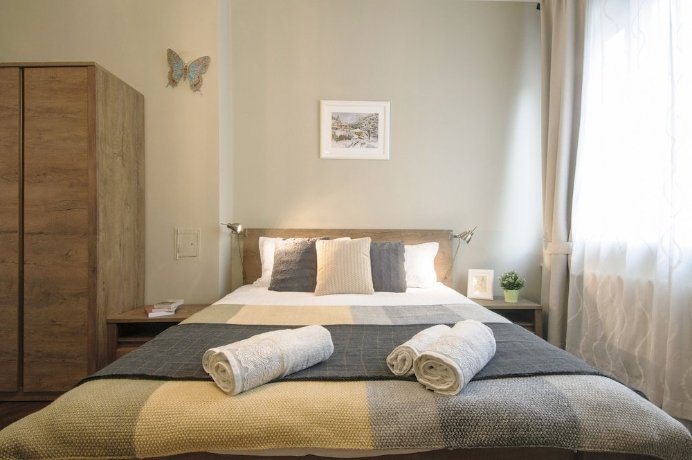 Top Center Artistic Apartment