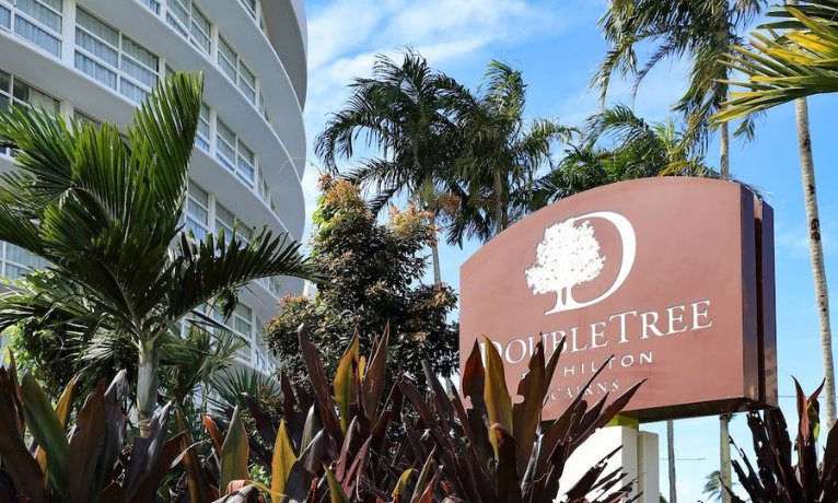 DoubleTree by Hilton Cairns