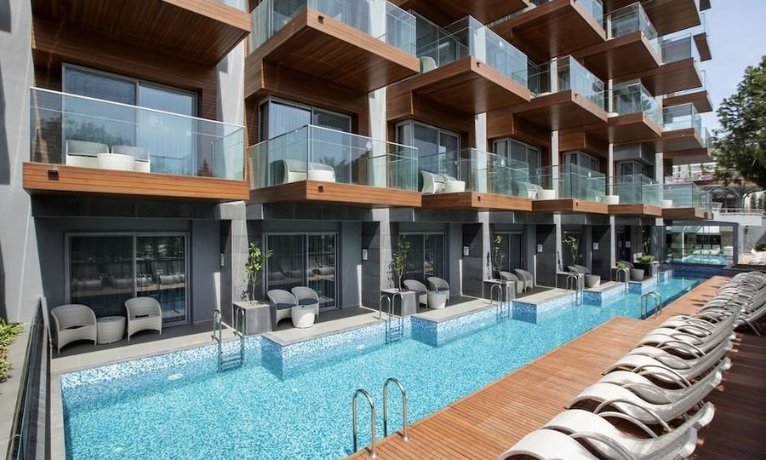 DoubleTree by Hilton Kusadasi