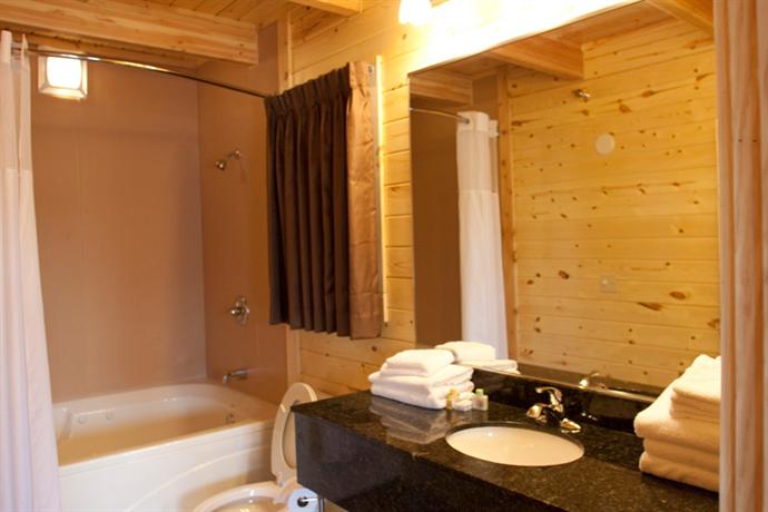 Cabins Of Mackinaw Mackinaw City Compare Deals