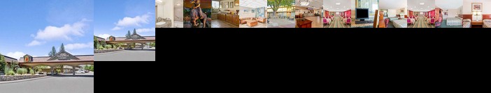 Super 8 Meadow Wood Courtyard